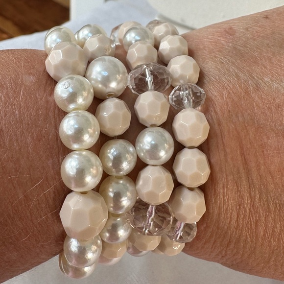 Set of eight vintage stretch bead bracelets - Picture 5 of 7